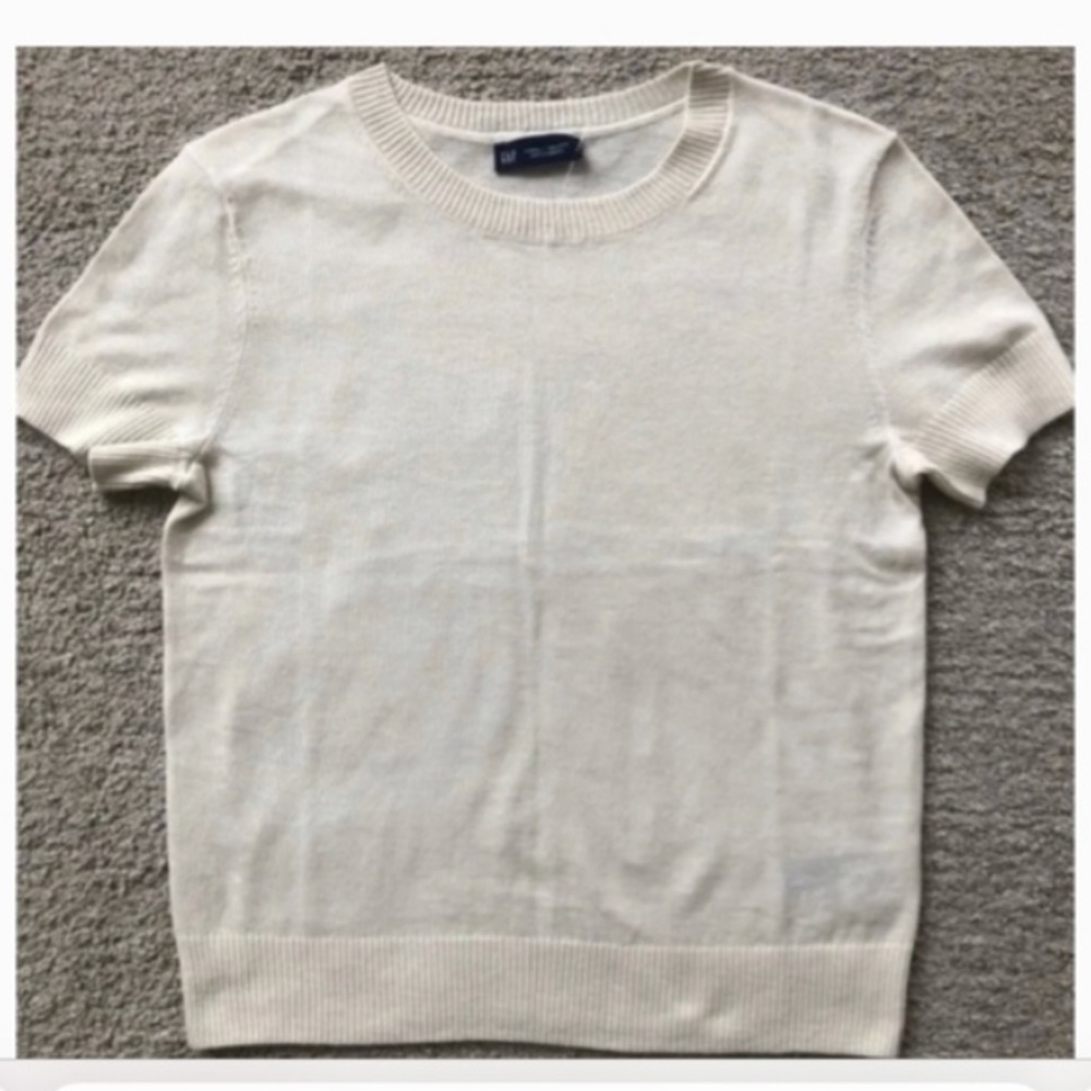 Gap Petite Lightweight Cropped Top.